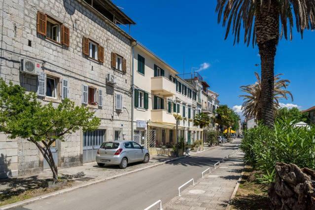 Apartment Dujic Kastela Exterior photo